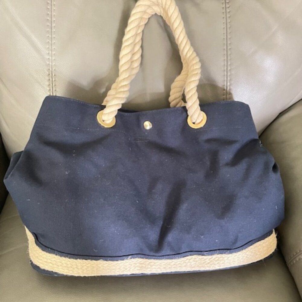 LORD AND TAYLOR BEACH TOTE WITH ROPE HANDLES